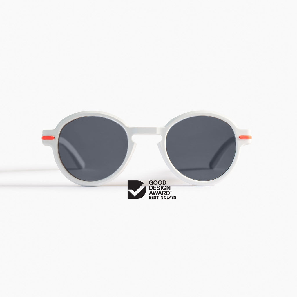 Good Citizens white round sunglasses with Carl Zeiss Vision lenses, made from 100% recycled plastic - front view