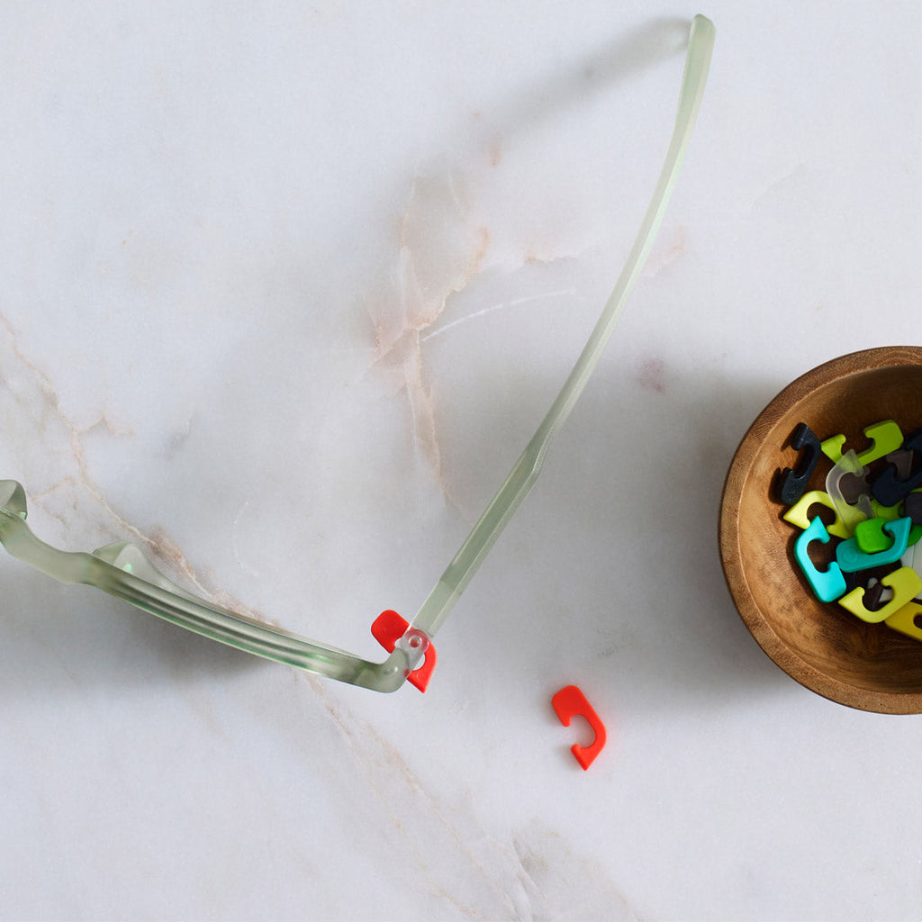 clear good citizens frame showing how a red hinge can be swapped